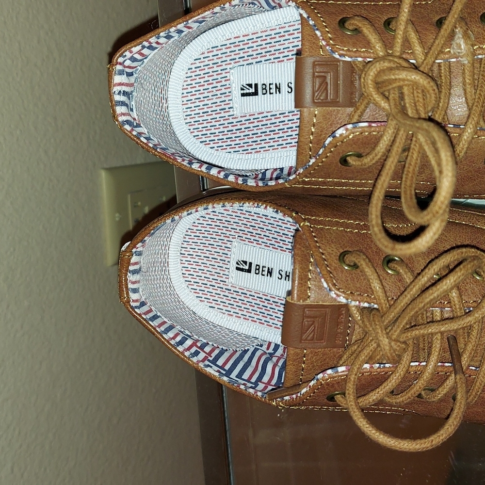 Shoes - Picture 2 of 7